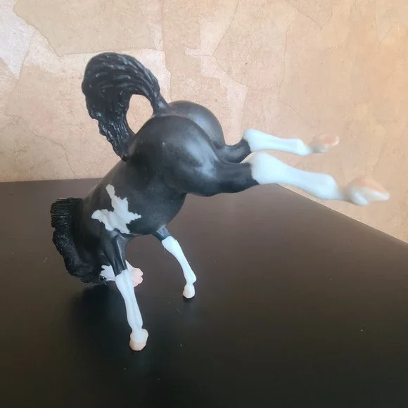 Breyer 2004 750104 Tornado Blue Roan Pinto Bucking America's Wild Mustangs Horse - Picture 7 of 12